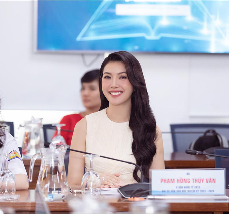 Ảnh vui sao Việt 14-4: Hoa hậu Thùy Tiên đọ sắc Tiểu Vy qua camera thường - Ảnh 8.