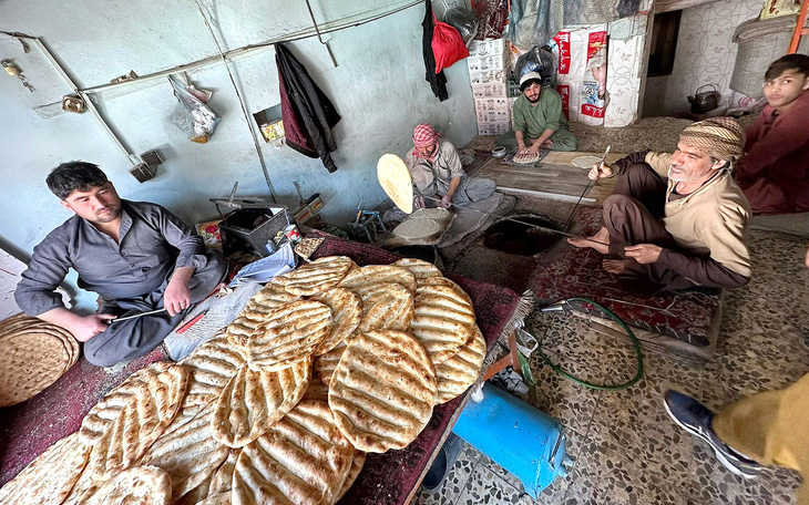 Đến Afghanistan thời Taliban - Kỳ 5: Đi "chợ trời" xứ bom đạn triền miên