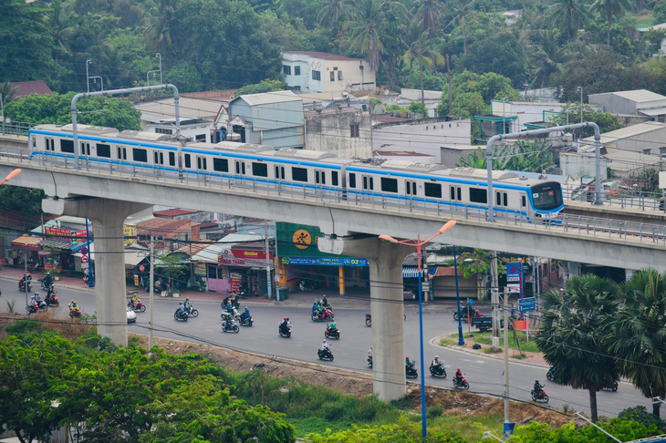 Tuyến Metro lưu thông qua khu vực ga Bình Thái - Ảnh: QUANG ĐỊNH