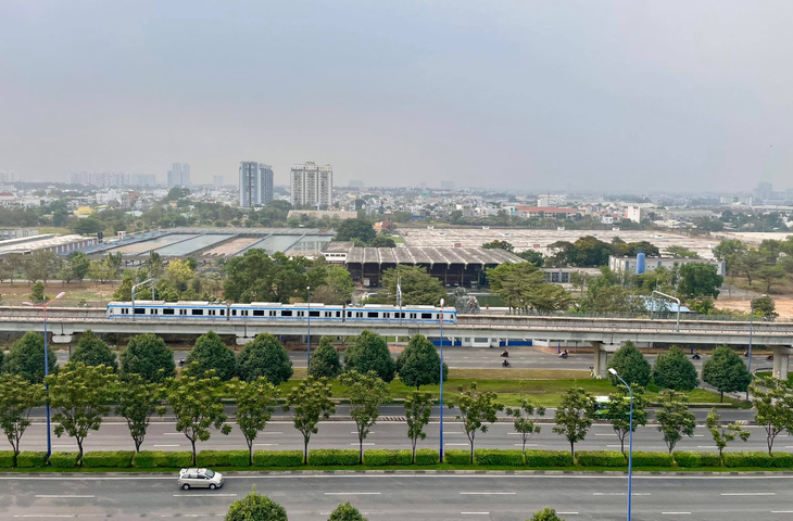 Thủ tướng đi thử nghiệm tàu metro Bến Thành - Suối Tiên - Ảnh 2.