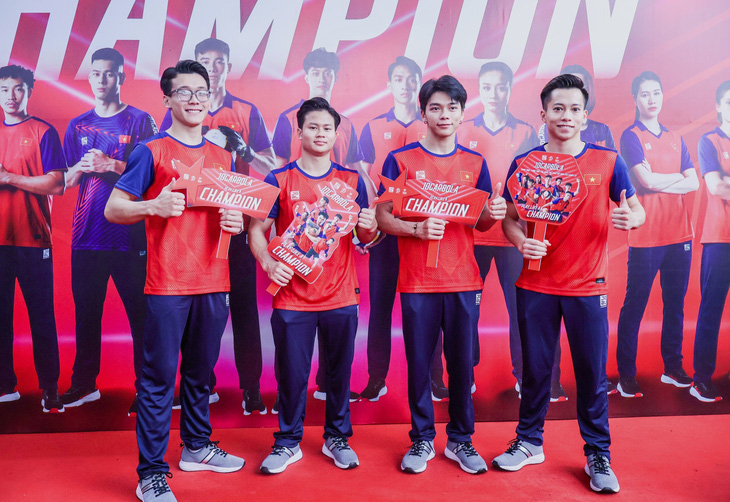 Ra mắt trang phục chính thức của Đoàn thể thao Việt Nam tại SEA Games 32 - Ảnh 1.