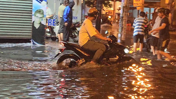 TP.HCM và Nam Bộ có tiếp tục mưa lớn sau khi được giải nhiệt tối qua? - Ảnh 4.