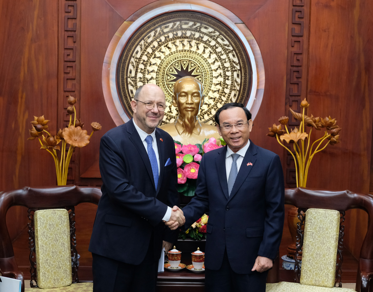 Bí thư Nguyễn Văn Nên mời Đại sứ Thụy Sĩ khám phá Việt Nam - Ảnh 1.