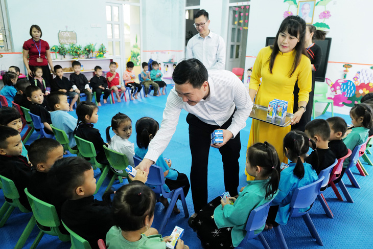 Khởi động chương trình Vươn cao Việt Nam 2023: 1,5 triệu ly sữa chăm sóc trẻ khó khăn - Ảnh 4.