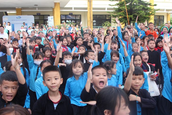 Khởi động chương trình Vươn cao Việt Nam 2023: 1,5 triệu ly sữa chăm sóc trẻ khó khăn - Ảnh 1.
