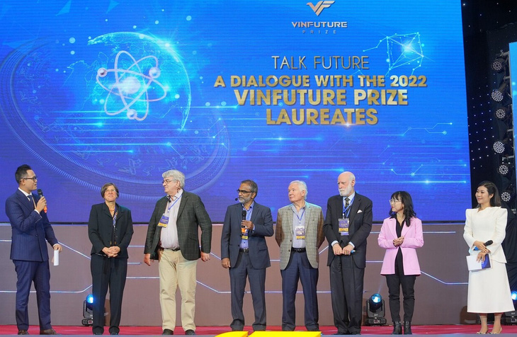 Giáo sư Henry Friend khẳng định VinFuture là giải thưởng danh giá thể hiện sự công nhận với các khám phá mới, những nghiên cứu của các nhà khoa học - Ảnh: Đ.H.