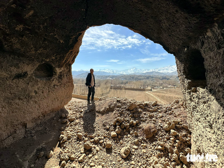 Một phế tích cổ xưa bị tàn phá ở Bamyan Ảnh TRUNG NGHĨA