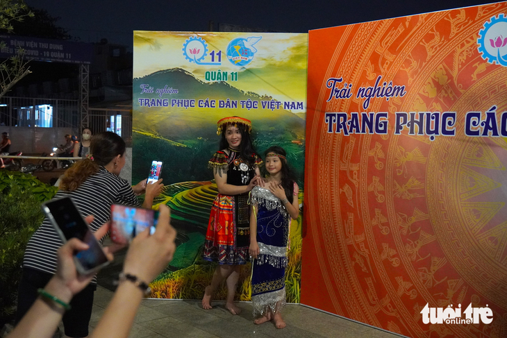 Ngày Văn hóa các dân tộc Việt Nam: thưởng thức múa gáo dừa Khmer, đàn tam thập lục... - Ảnh 1.