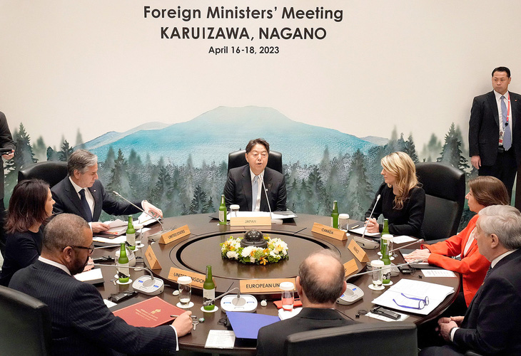 Ngoại trưởng các nước G7 và đại diện EU tại phiên thảo luận ngày 17-4 - Ảnh: AFP