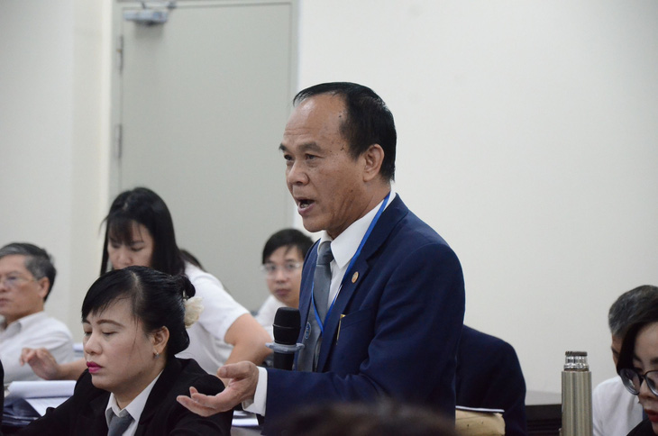 Luật sư nói bác sĩ Nguyễn Quang Tuấn ‘làm trái quy trình’ để cứu sống bệnh nhân vỡ tim - Ảnh 3.