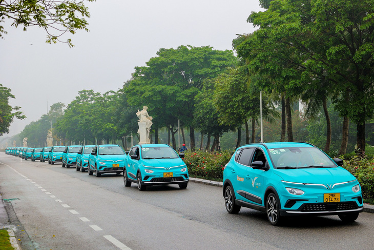 Ngày 14-4-2023 - Công ty Cổ phần Di chuyển Xanh và Thông minh GSM (Green - Smart - Mobility) chính thức đưa dịch vụ taxi thuần điện đầu tiên tại Việt Nam - Xanh SM vào hoạt động - Ảnh: Đ.H.
