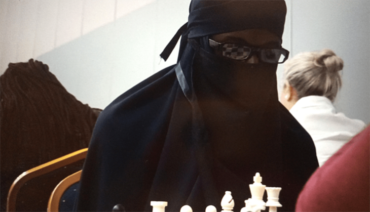 Giả gái để tham gia giải cờ vua nữ, bị phát hiện vì một chi tiết - Ảnh 1.