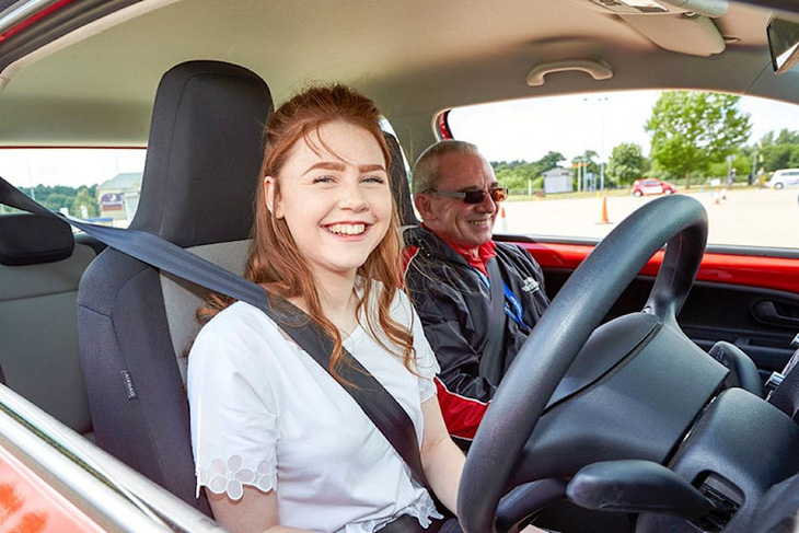 Young Drivers tin rằng nên cung cấp những thông tin quan trọng và trải nghiệm thực tế cho thanh thiếu niên từ 10-17 tuổi để họ cầm lái tự tin và tự nhiên hơn khi có bằng sau này - Ảnh: Young Drivers