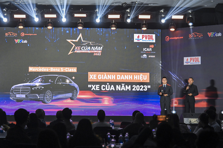 Xe của năm 2023 tại Việt Nam nhiều bất ngờ: S-Class ẵm giải cao nhất, Veloz vượt cả Xpander - Ảnh 1.