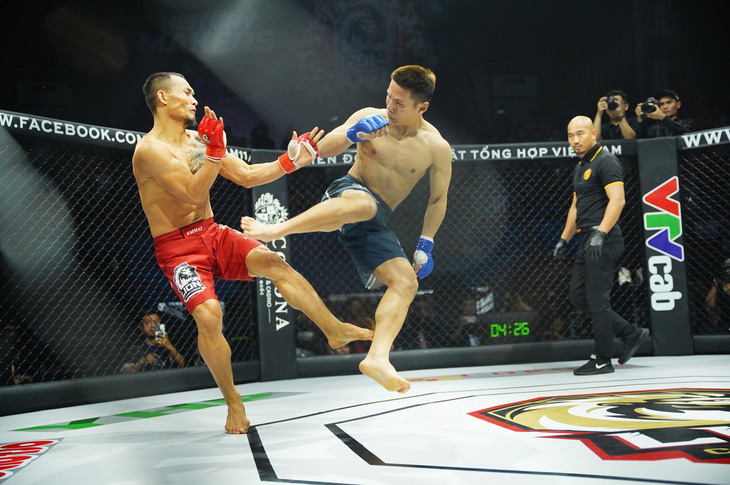 Trần Quang Lộc hạ knock-out Lý Tiểu Long ngay hiệp 1 - Ảnh 2.