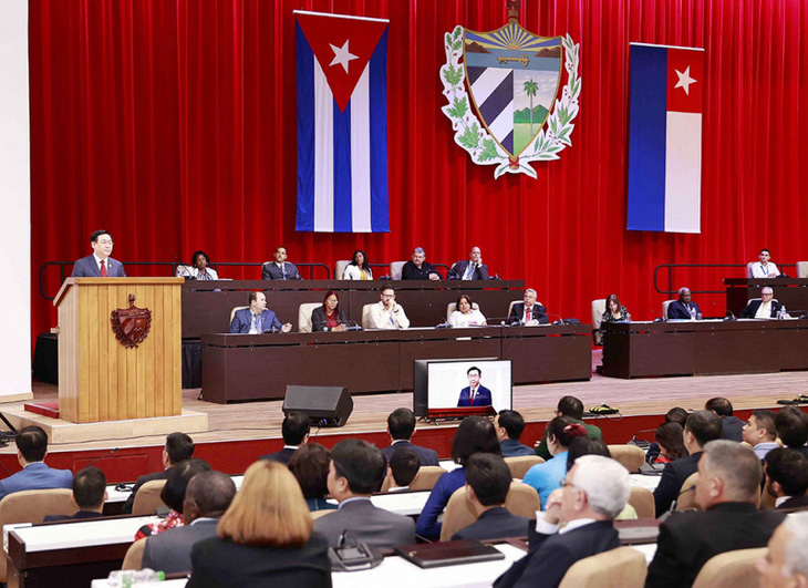 Chủ tịch Quốc hội Vương Đình Huệ phát biểu trước Quốc hội Cuba - Ảnh: DOÃN TẤN