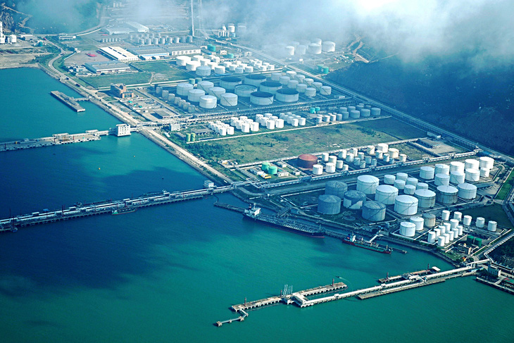Một kho chứa dầu tại cảng thành phố Chu Hải, miền nam Trung Quốc - Ảnh: REUTERS