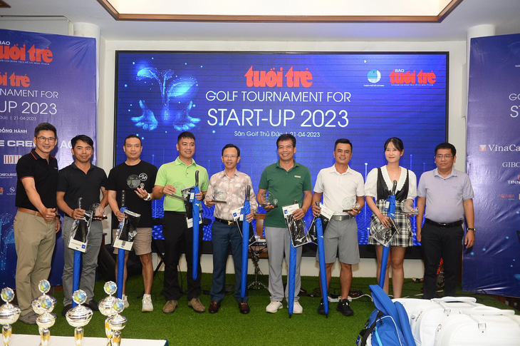 Các golfer đoạt giải kỹ thuật - Ảnh: Quang Định