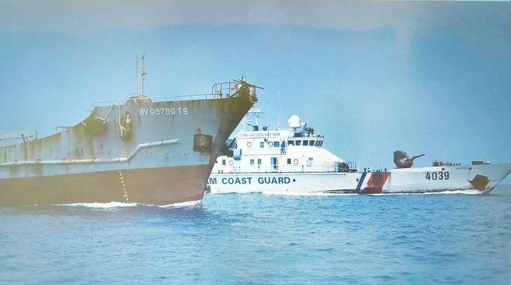 Chiêu trò của tàu cá vận chuyển dầu DO  trái phép trên biển Tây Nam - Ảnh 2.