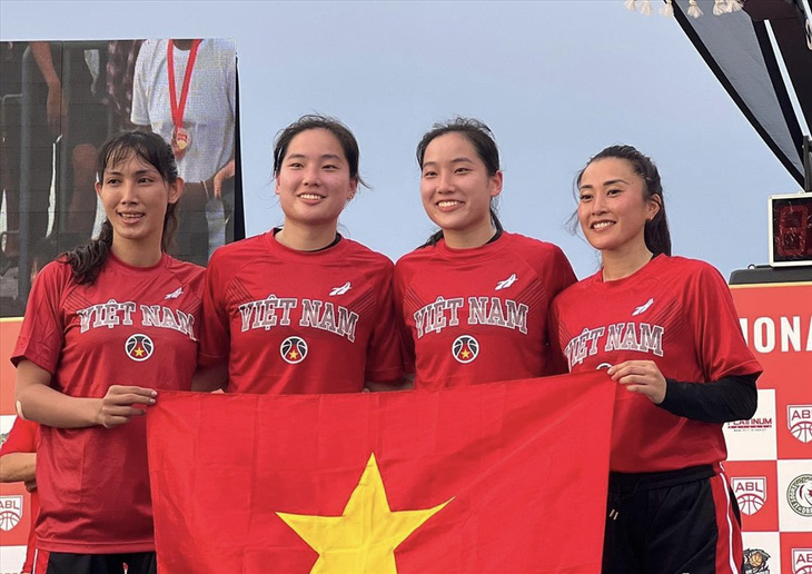 Đôi tuyển thủ song sinh trở lại giúp bóng rổ Việt Nam tại SEA Games 32 - Ảnh 4.