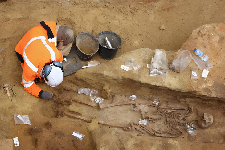 Pháp: Khai quật nghĩa địa cổ đại 2.000 năm tuổi tại thủ đô Paris - Ảnh 1.