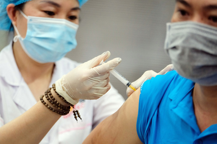 Số người đi tiêm chủng vắc xin COVID-19 đã tăng trong vài ngày gần đây - Ảnh: NAM TRẦN