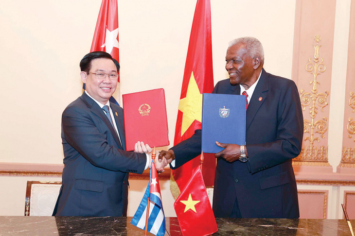 Hội đàm cấp cao Quốc hội Việt Nam - Cuba, Việt Nam tặng 5.000 tấn gạo, máy tính bảng - Ảnh 1.