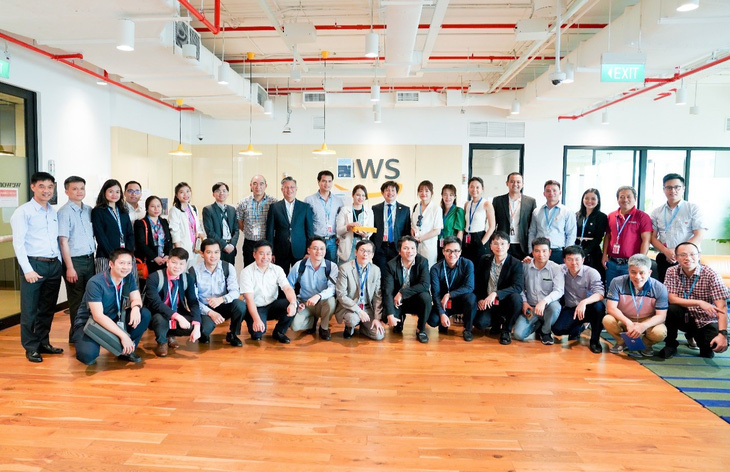 Chủ tịch hội đồng quản trị Hoàng Mai Chung dẫn đầu đoàn công tác của Công ty cổ phần Tập đoàn Meey Land thăm và làm việc tại trụ sở của AWS - Ảnh Meey Land