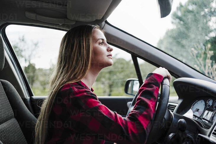 Nhiều phụ nữ lái xe khó chịu khi nửa kia ngồi bên cạnh - Ảnh 4.