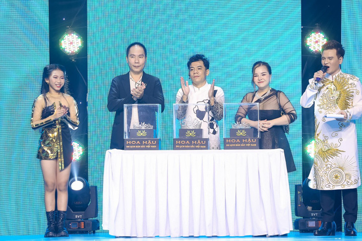 Soi vương miện thiết kế lạ giá 2 tỉ đồng của Hoa hậu Du lịch bản sắc Việt Nam - Ảnh 4.