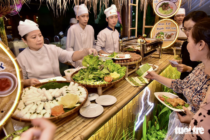 Hơn 40.000 lượt khách đến Lễ hội Văn hóa ẩm thực, món ngon - Ảnh 1.