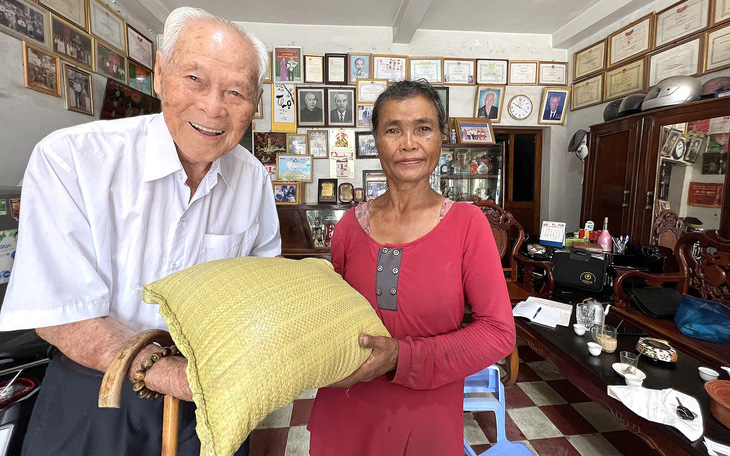 Những cuộc đời trường thọ yên vui - Kỳ 1: Cụ ông 101 tuổi vẫn thương giúp người nghèo