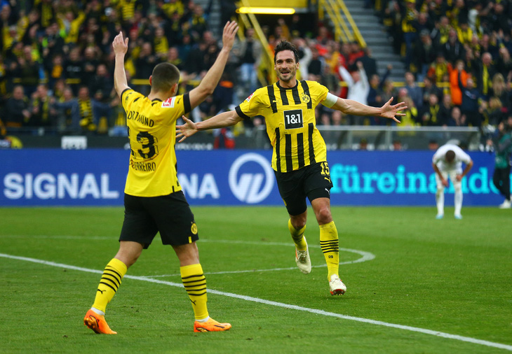 Dortmund tạm có được lợi thế khi vươn lên dẫn đầu ở Bundesliga - Ảnh: REUTERS