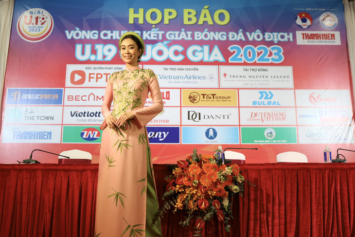 Hoa hậu Ban Mai duyên dáng làm MC sự kiện thể thao - Ảnh 3.