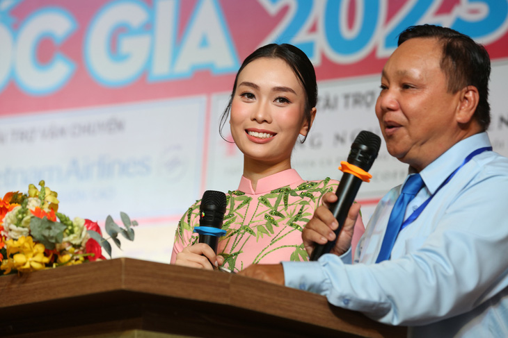 Hoa hậu Ban Mai duyên dáng làm MC sự kiện thể thao - Ảnh 1.