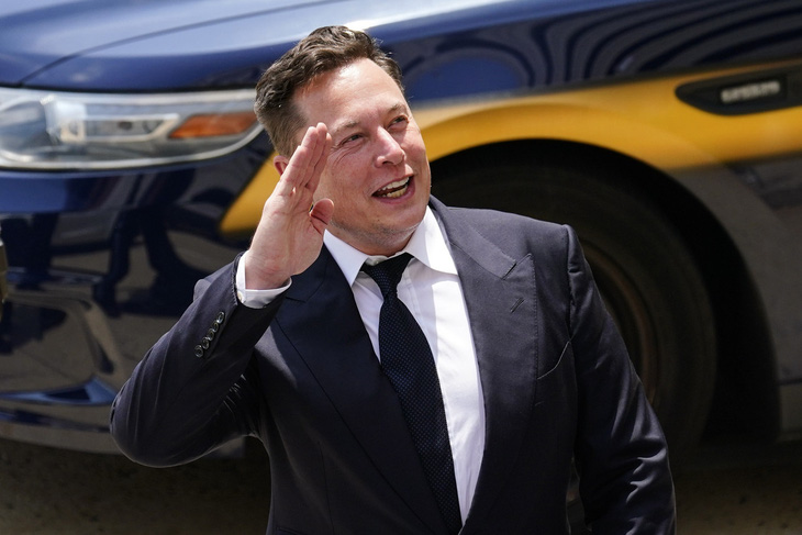 Vì sao Elon Musk vẫn chơi bài giảm giá xe điện Tesla? - Ảnh 1.