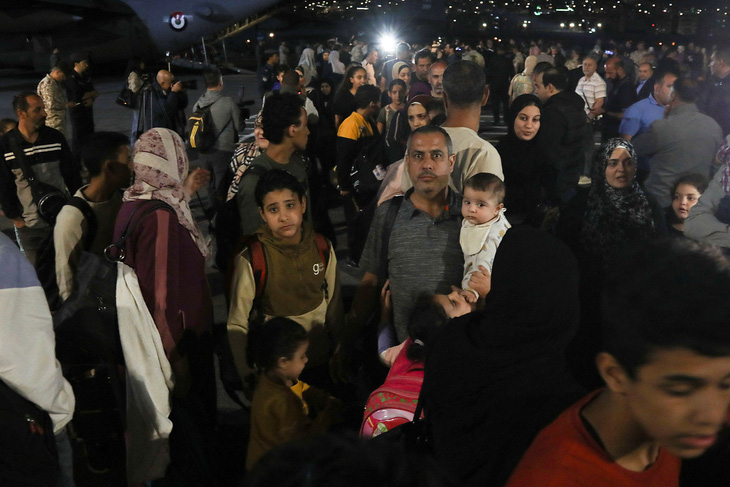 Hàng ngàn người nước ngoài sơ tán khỏi Sudan - Ảnh 3.