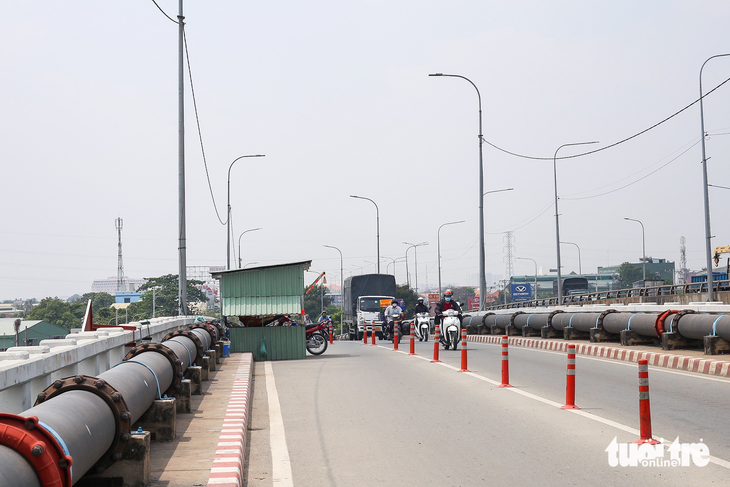 Sà lan tông cầu, Sở Giao thông vận tải TP.HCM yêu cầu tìm và xử nghiêm - Ảnh 2.