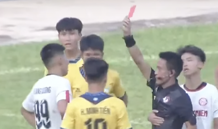 Cầu thủ U19 Viettel tát cầu thủ U19 Hoàng Anh Gia Lai, bị đuổi khỏi sân - Ảnh 2.