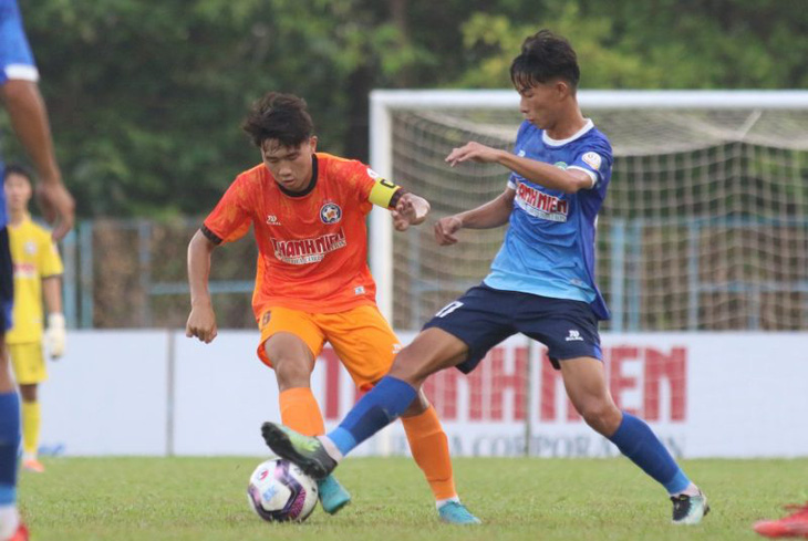 Cầu thủ U19 SHB Đà Nẵng đạp đầu đối thủ, cấm đá 5 trận - Ảnh 2.