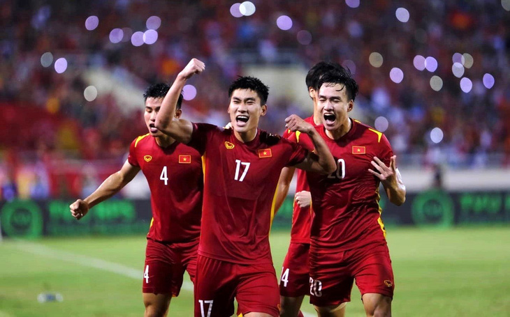 Tiền đạo Nhâm Mạnh Dũng (17) từng tỏa sáng tại SEA Games 31 với bàn thắng giúp U23 Việt Nam thắng U23 Thái Lan và giành huy chương vàng - Ảnh: NAM TRẦN