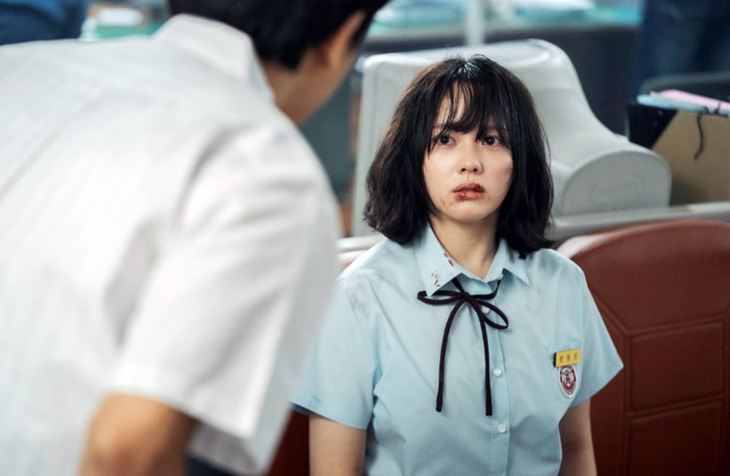 Một cảnh trong phim “Vinh quang trong thù hận” (The Glory) phát sóng trên Netflix, bóc trần sự thật trần trụi về nạn bạo lực học đường ở Hàn Quốc - Ảnh: THE KOREA HERALD