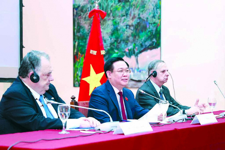 Chủ tịch Quốc hội: Viết tiếp trang sử mới tươi đẹp quan hệ Việt Nam - Argentina - Ảnh 1.