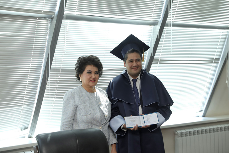 Bùi Công Duy được phong giáo sư danh dự Đại học Nghệ thuật quốc gia Kazakhstan - Ảnh 1.