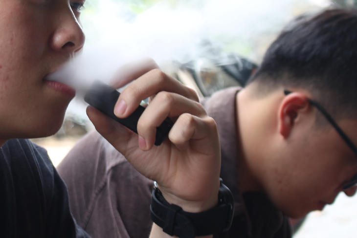 Thực hư thuốc lá điện tử không gây hại, giúp cai thuốc lá điếu - Ảnh 1.