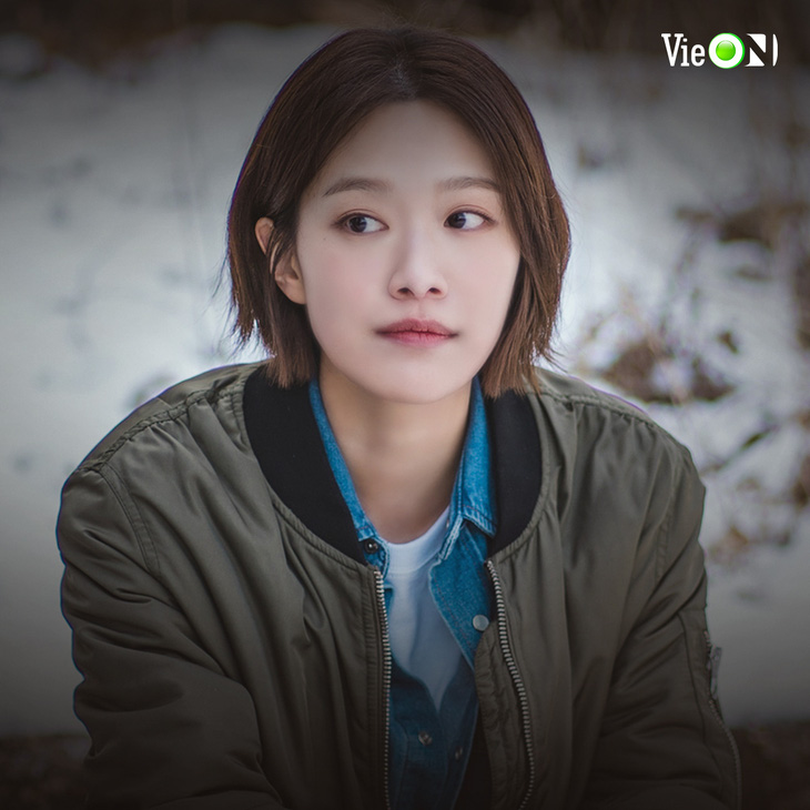 Tuy “phản ứng hóa học” giữa Joo Won và Lee Joo Woo không nhiều nhưng khán giả vẫn không ngừng mong chờ tuyến tình cảm của Joo Won “Kẻ Đánh Cắp Báu Vật” đang được phát sóng trên VieON.
