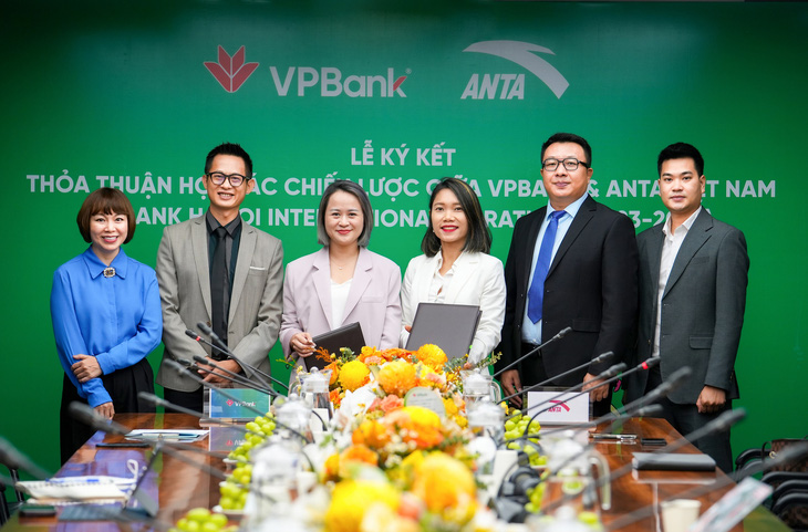 Đại diện VPBank và ANTA Việt Nam tại lễ ký kết thỏa thuận - Ảnh: VPBank