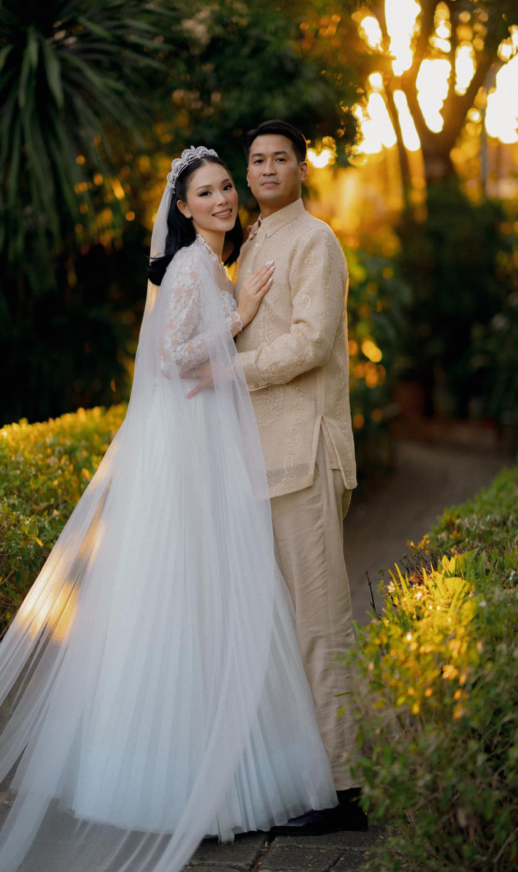 Vợ chồng Linh Rin và Phillip Nguyễn dời đám cưới, dành 1,5 tỉ đồng tặng người nghèo - Ảnh 4.