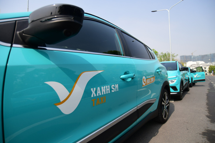 Taxi điện nhập cuộc TP.HCM, khách hàng háo hức trải nghiệm - Ảnh 6.