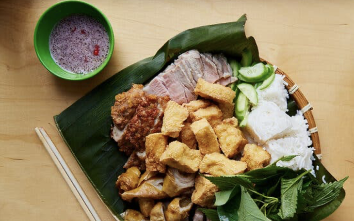 Báo Mỹ khen ngợi quán bún đậu mắm tôm Việt bán trên vỉa hè ở New York